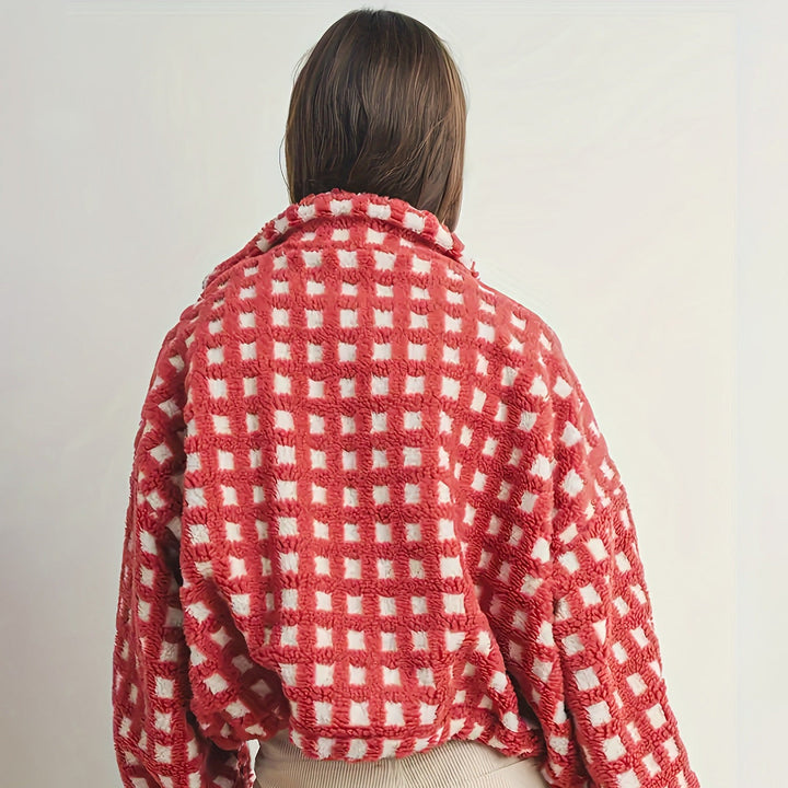 Oversized and cozy fleece jacket for women with plaid pattern and high collar Chic und Stil