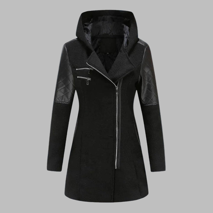 Dames winterjas met capuchon, zwart, gewatteerde leren mouwen, ritssluiting. Stijlvolle en warme jas voor koude dagen. Perfect voor wintermode.