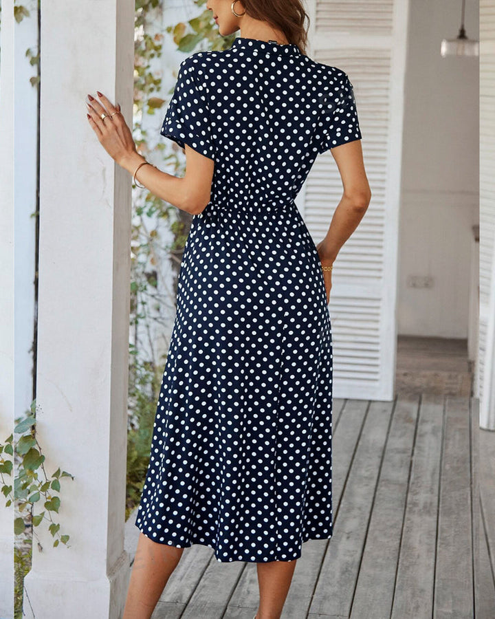 Chic und Stil | Polka Dot Dress with Ties and Buttons