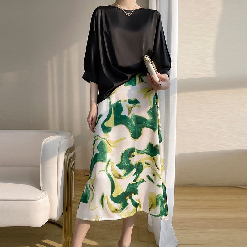 Women's Summer Relaxed-Fit Top with Round Neck, 3/4 Sleeves, Cropped Cut and Ice Silk Satin Finish