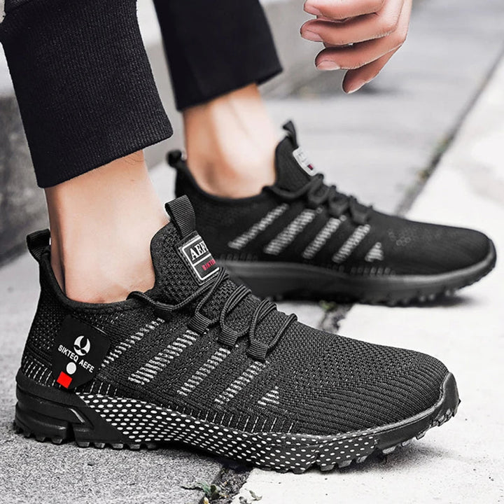 Lune London | Airy and trendy anti-sweat trainer for men
