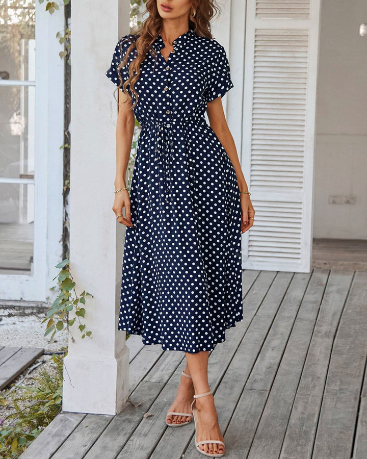 Chic und Stil | Polka Dot Dress with Ties and Buttons