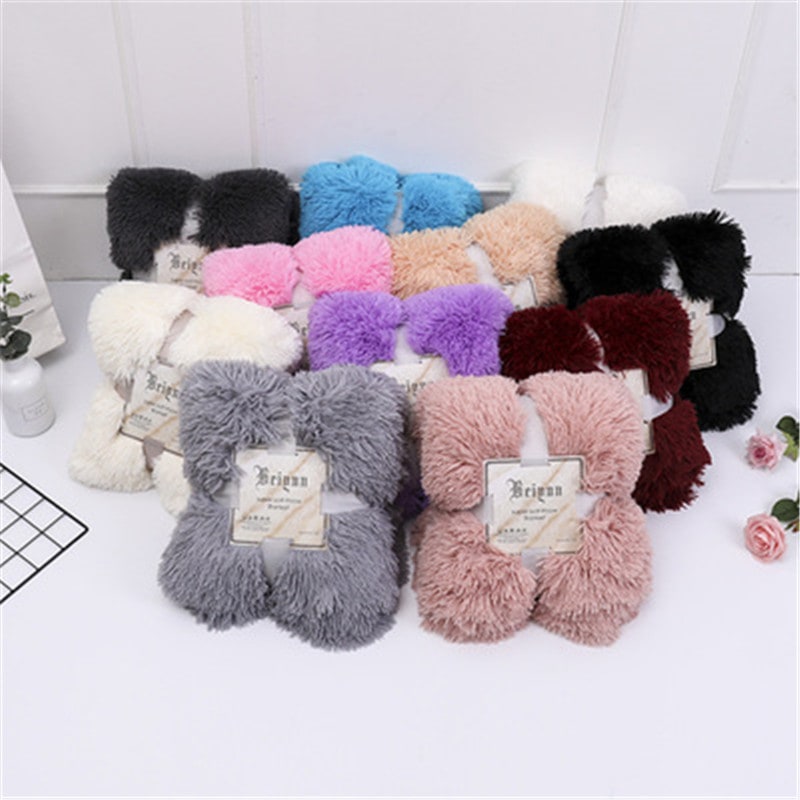 Faux Fur Throw Blanket with Soft Plush Long Pile Shaggy Texture for Cosy Bedding