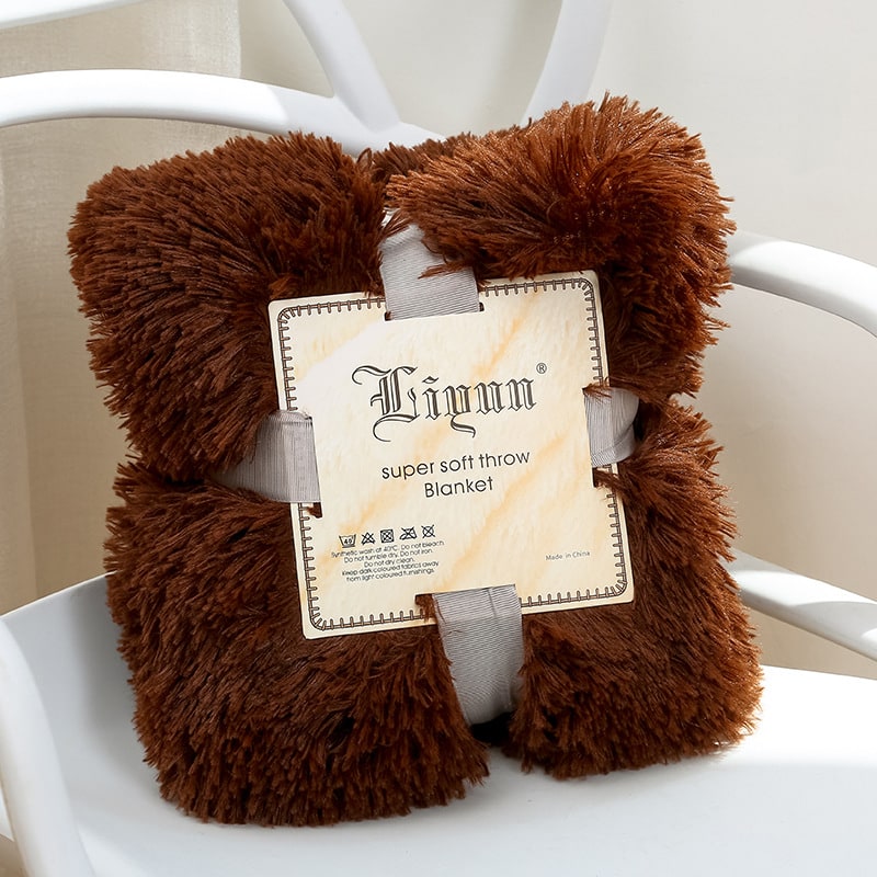 Faux Fur Throw Blanket with Soft Plush Long Pile Shaggy Texture for Cosy Bedding