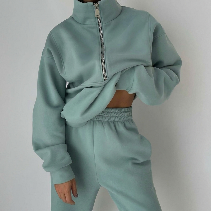 Trendy Women’s Lounge Set – Half-Zip Sweatshirt and Joggers