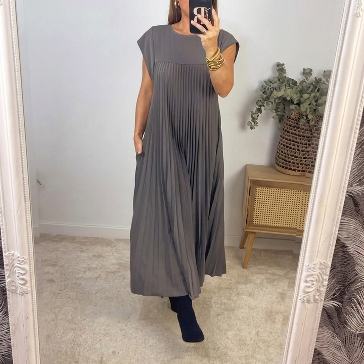 Women’s Short Sleeve Pleated Long Dress
