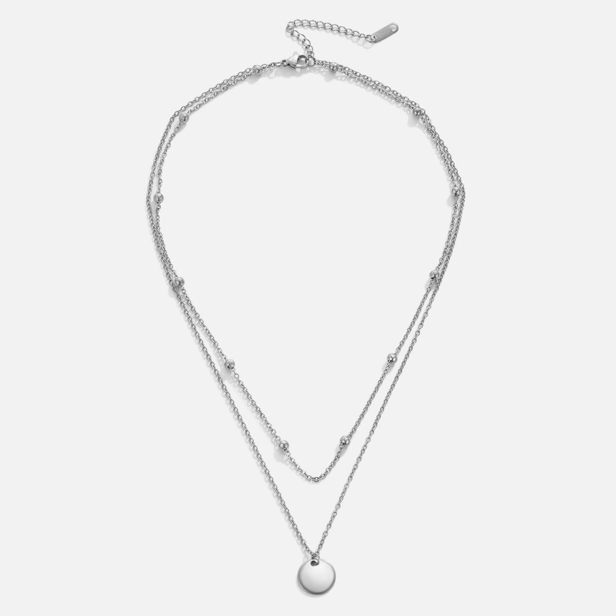 Elegant silver low-neckline necklace with refined links