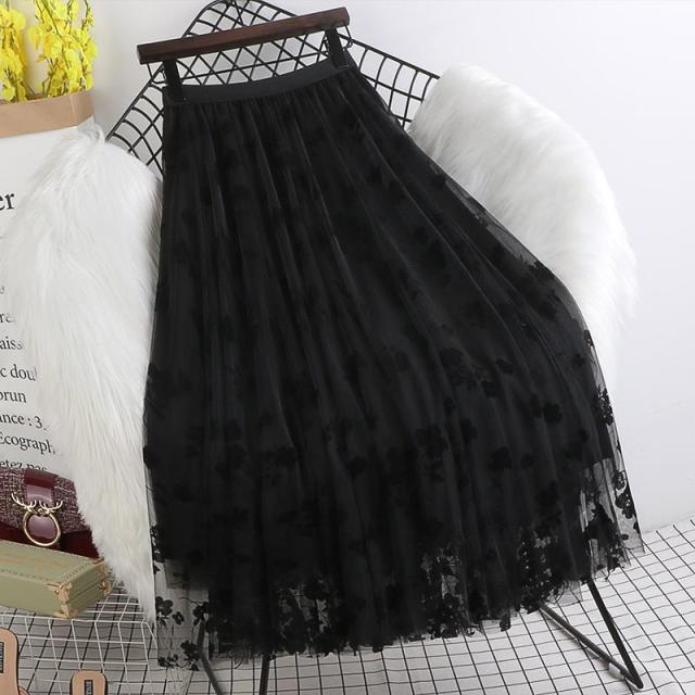 Chic und Stil | Elegant Maxi Skirt Made of Mesh with Floral Pattern