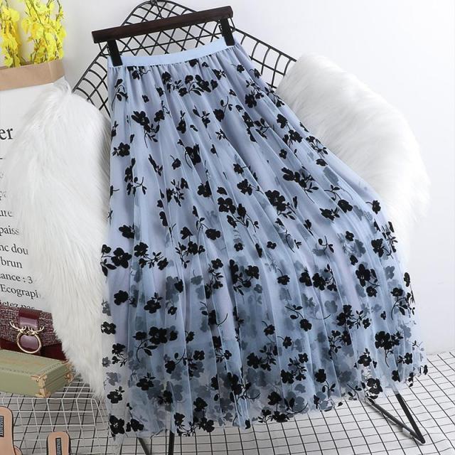 Chic und Stil | Elegant Maxi Skirt Made of Mesh with Floral Pattern