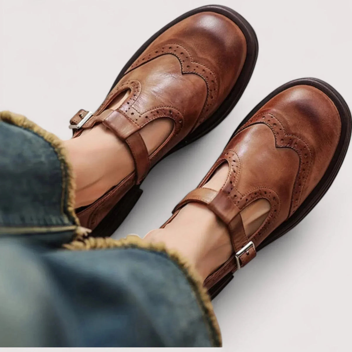 Leather Mary Jane Shoes With T-Strap And Brogue Details